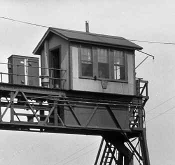 22. Tower-CN-W. of Autumn Ave. Sta-Bklyn, NY (View SE) - 07-27-1930 (Sperr-Keller) (Zoom).jpg (100666 bytes)